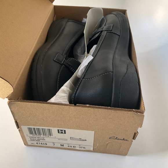 NEW Clarks Cheyn Millie Women's Black Leather Loafers Size 7 M - Picture 11 of 11